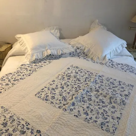 Alex Hostel *